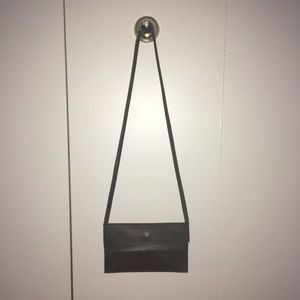 Raven + Lily Crossbody